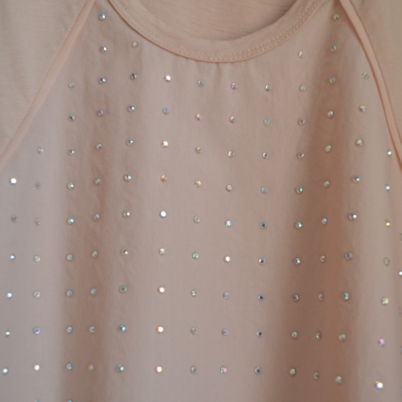 • SLEEVELESS GEM DETAIL TANK • - Picture 3 of 6